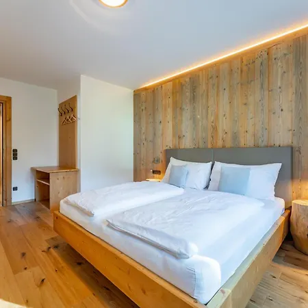 Haus Kitzblick Xl 度假居 *