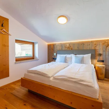 Haus Kitzblick Xl 度假居 *